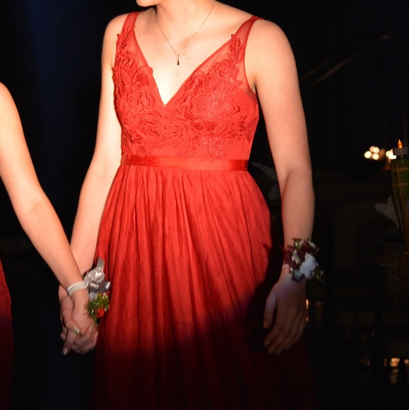 Beautiful burgundy prom dress - Picture 6 of 7